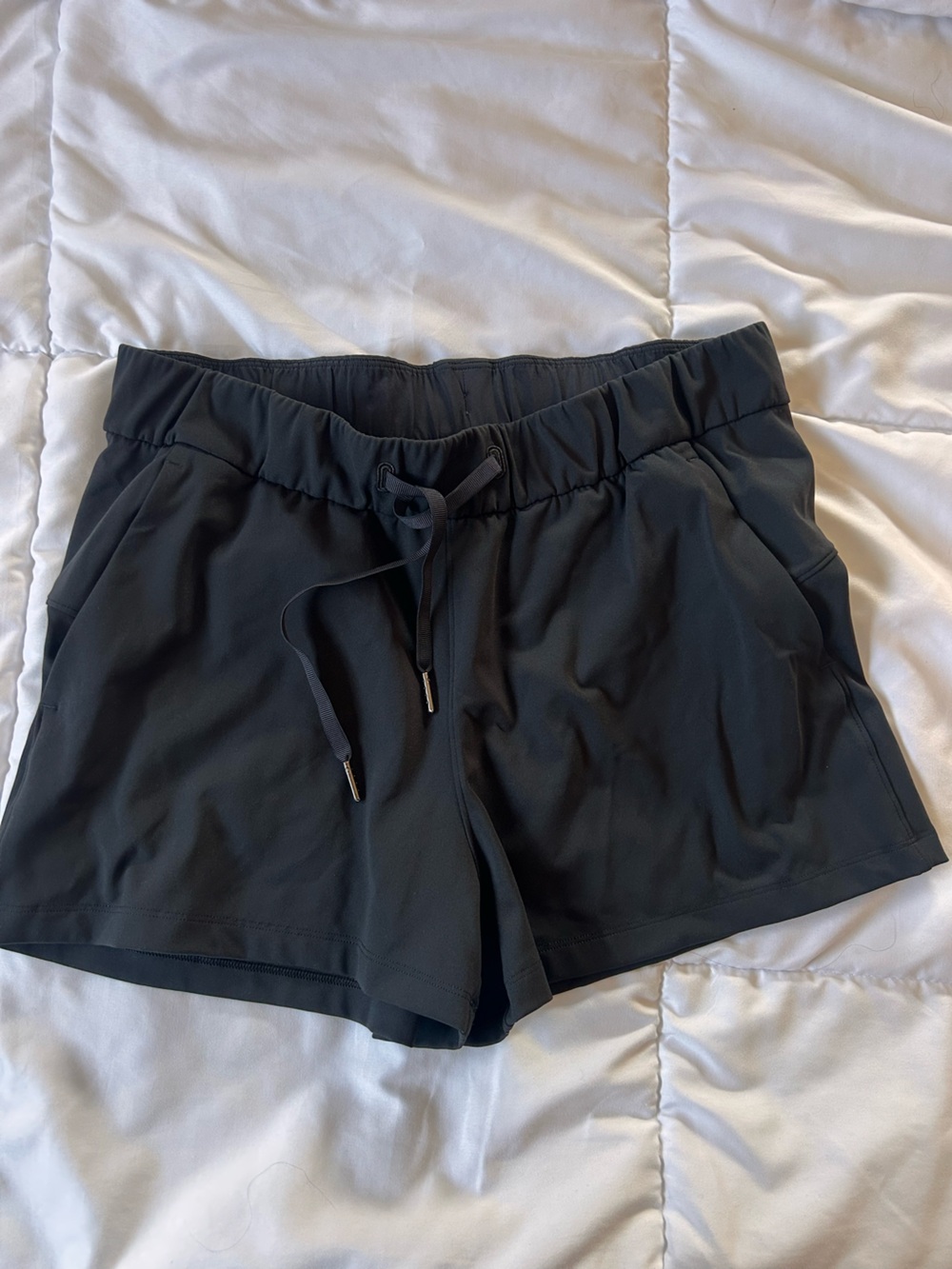 lululemon women’s On the Fly Short 2.5” Black Size 8 W7AROS Full-On Luxtreme